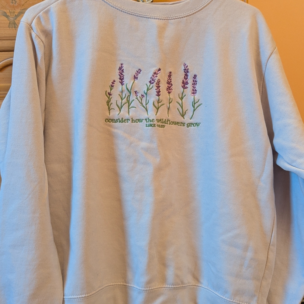 Lavender Wildflower Graphic Sweatshirt